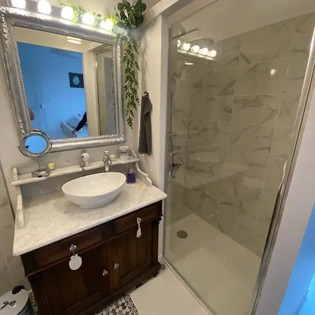 Au Beau Bed & Breakfast 3*