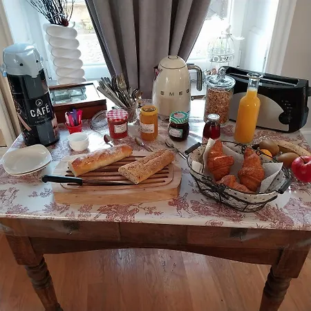 Au Beau Sejour Bed & Breakfast 3*