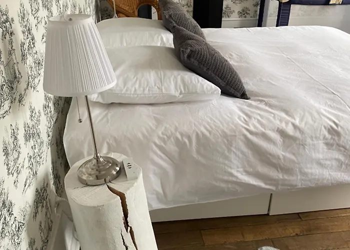 Au Beau Sejour Bed & Breakfast 3*